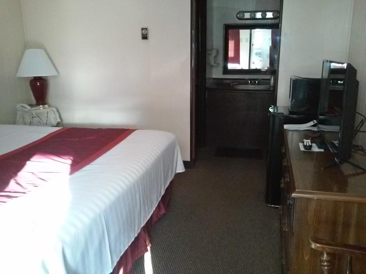 Holiday House Motel Hillsdale Exterior photo