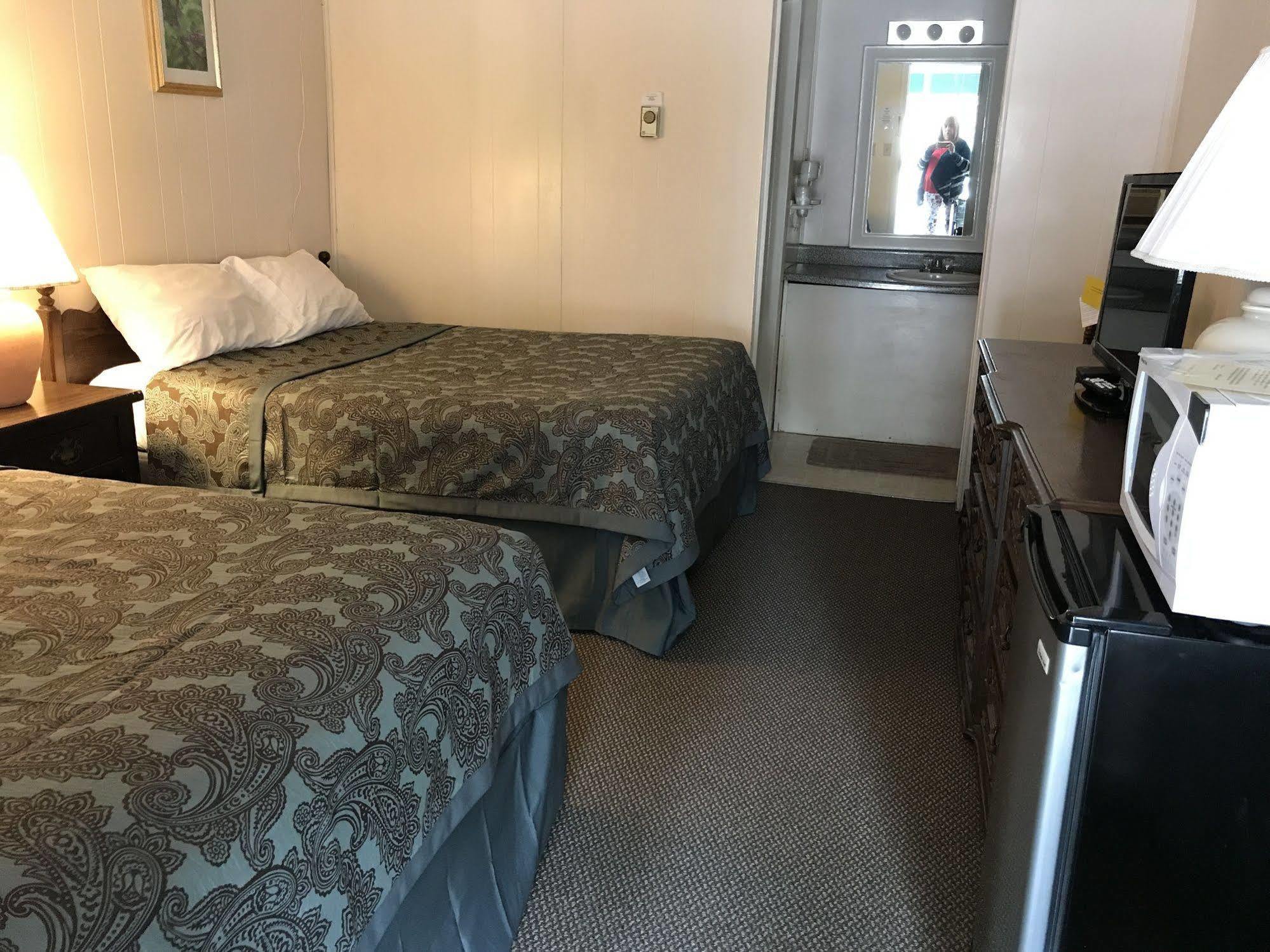 Holiday House Motel Hillsdale Exterior photo