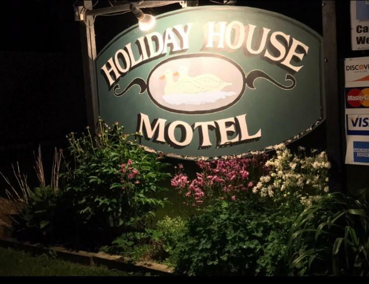 Holiday House Motel Hillsdale Exterior photo